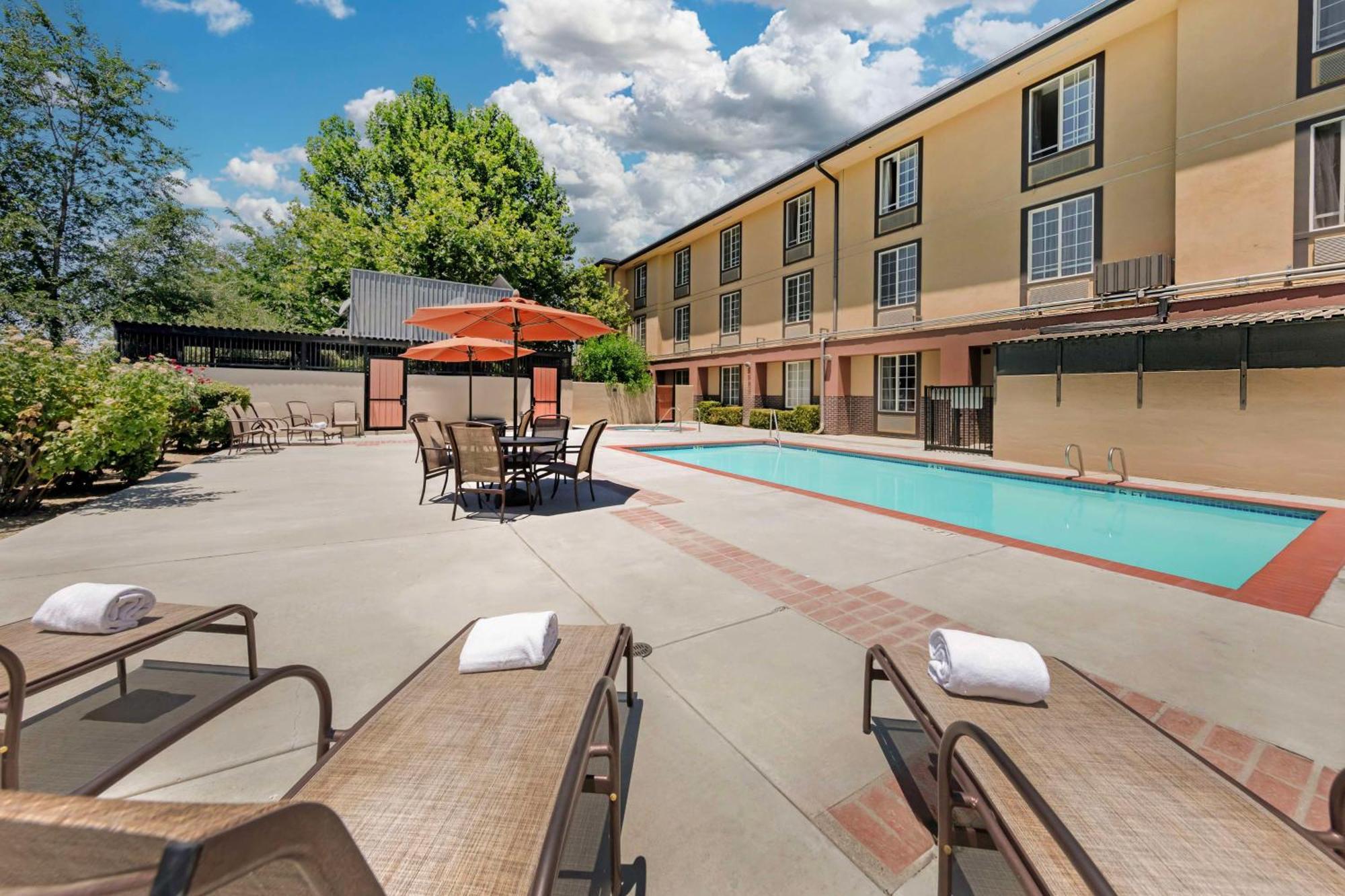 Best Western Plus Country Park Hotel Tehachapi Zewnętrze zdjęcie